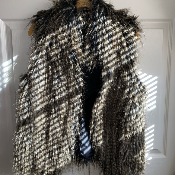 Women’s medium Fabulous Fur vest - Picture 1 of 3